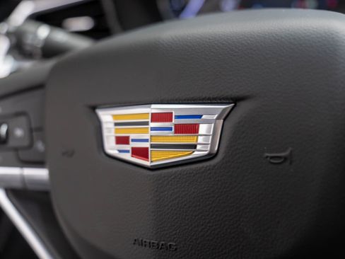 New 2025 Cadillac XT6 Luxury image 23