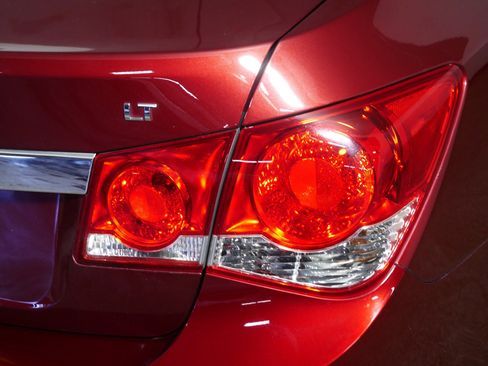 Used 2015 Chevrolet Cruze LT image 17