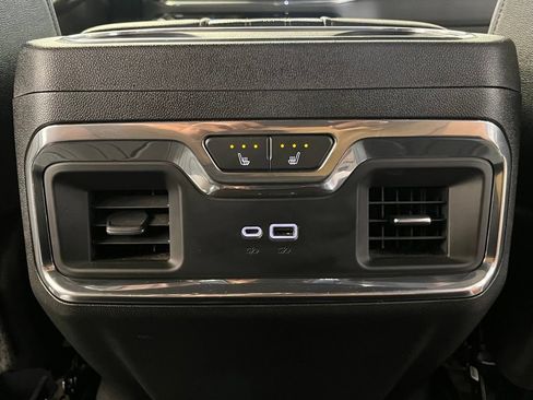 Used 2023 Chevrolet Silverado 1500 High Country w/ High Country Premium Package AWD/4WD image 23