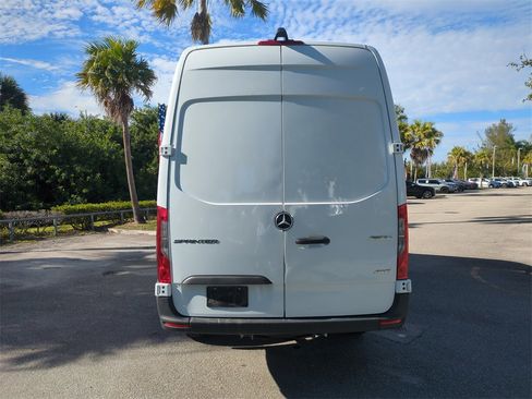 Used 2024 Mercedes-Benz Sprinter 2500 image 6