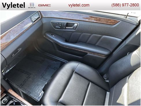 Used 2013 Mercedes-Benz E 350 4MATIC Sedan image 32