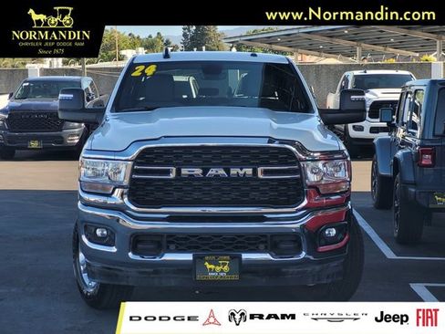 Used 2024 RAM 2500 Big Horn w/ Protection Group AWD/4WD image 2