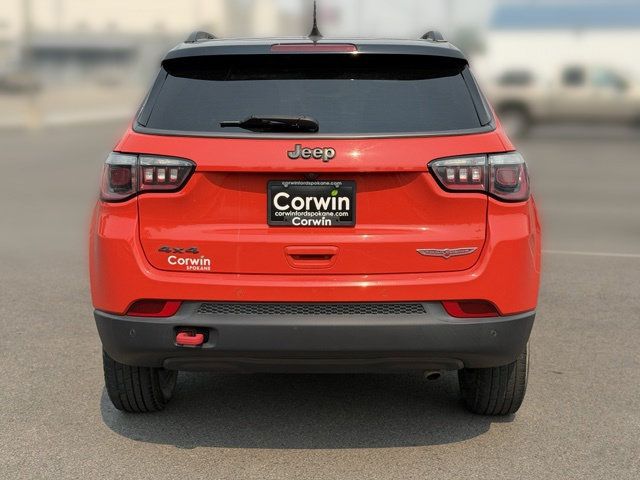 Used 2018 Jeep Compass Trailhawk w/ Leather Interior Group AWD/4WD image 16