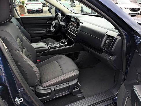 Used 2025 Nissan Pathfinder SV AWD/4WD image 12