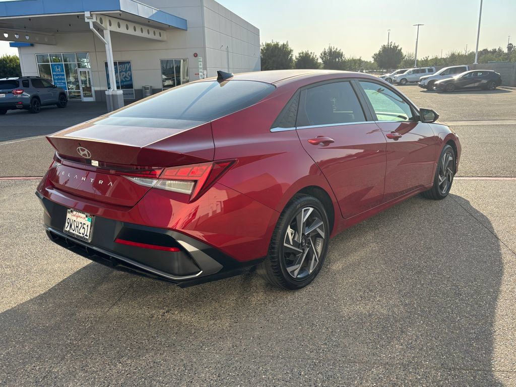 Used 2025 Hyundai Elantra SEL FWD image 5
