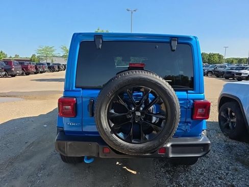 Used 2022 Jeep Wrangler Unlimited Sahara w/ Cold Weather Group AWD/4WD image 6