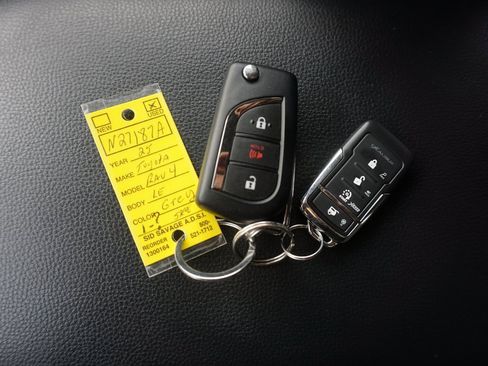 Certified 2025 Toyota RAV4 LE image 31