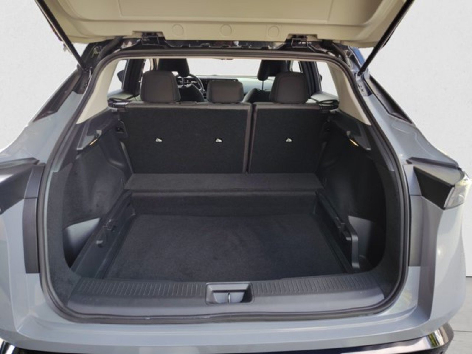 Used 2023 Nissan Ariya FWD image 18