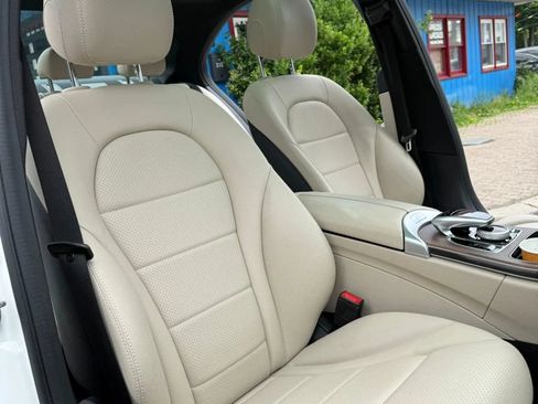 Used 2019 Mercedes-Benz C 300 4MATIC Sedan image 11