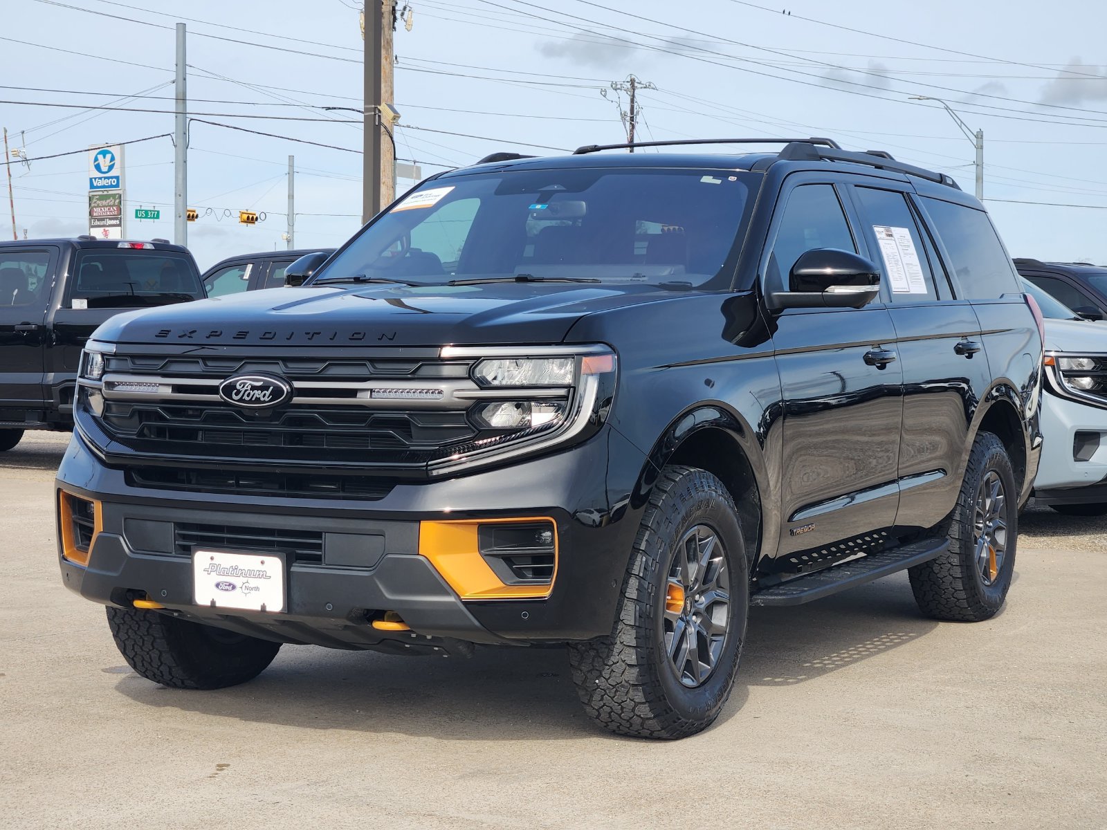 Used 2025 Ford Expedition Tremor AWD/4WD image 2