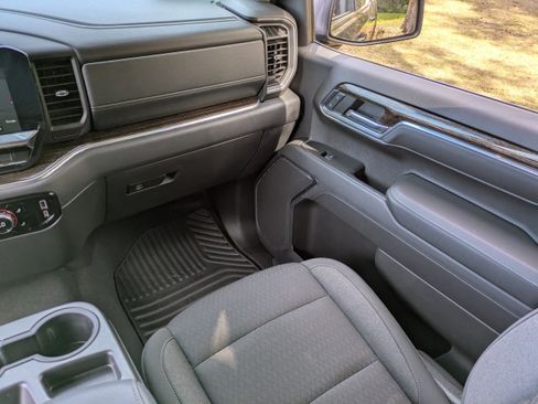 Used 2022 GMC Sierra 1500 SLE image 17