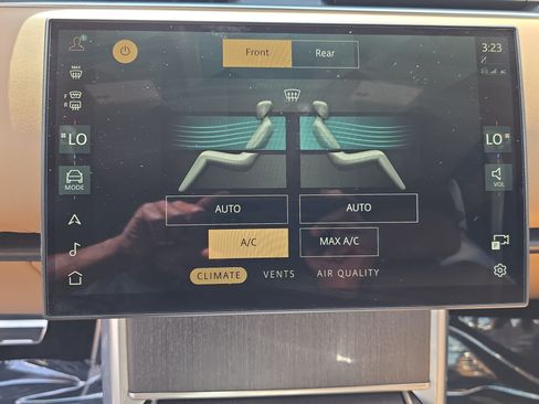 Used 2025 Land Rover Range Rover SE AWD/4WD image 21
