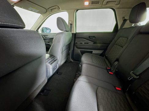 Used 2024 Nissan Pathfinder S FWD image 24