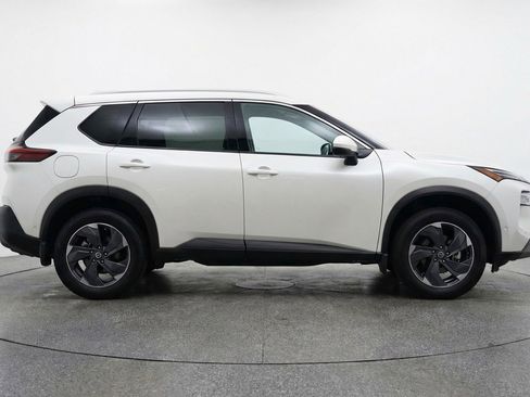 Used 2025 Nissan Rogue SV FWD image 11