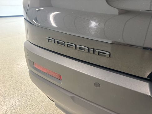 Used 2023 GMC Acadia SLE w/ Driver Convenience Package image 14