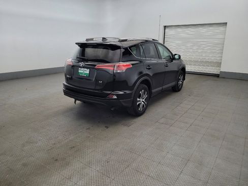 Used 2018 Toyota RAV4 LE FWD image 9