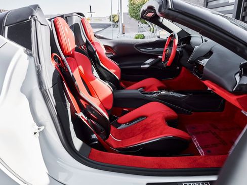 Used 2025 Ferrari SF90 Spider image 31