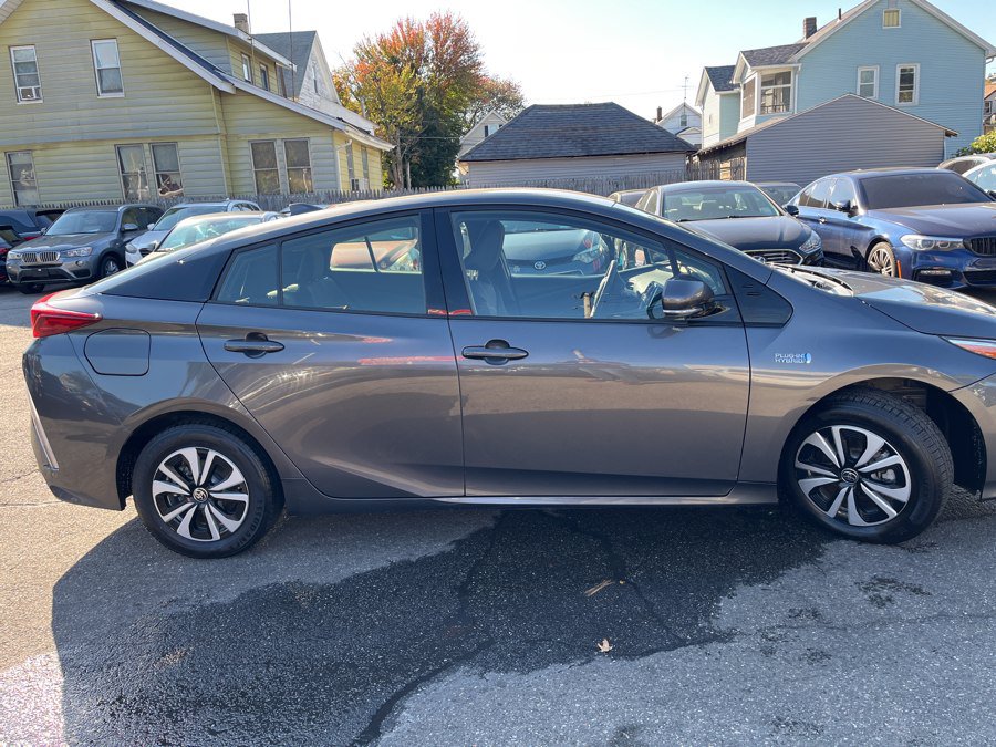 Used 2017 Toyota Prius Prime Plus FWD image 4