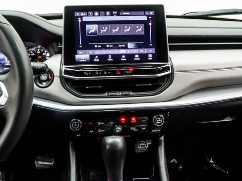 Used 2024 Jeep Compass Limited image 20