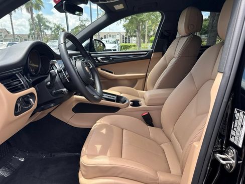 Certified 2026 Porsche Macan AWD/4WD image 5