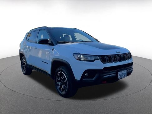 Used 2025 Jeep Compass Trailhawk w/ Trailer Tow Group image 3