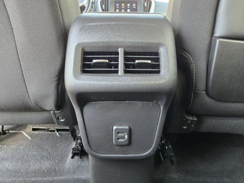 Used 2024 GMC Terrain SLE image 26