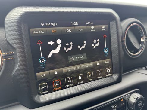 Used 2023 Jeep Wrangler Unlimited Sahara image 16