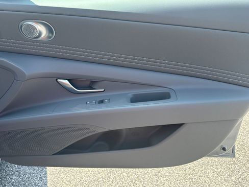 Used 2025 Hyundai Elantra Sport image 14