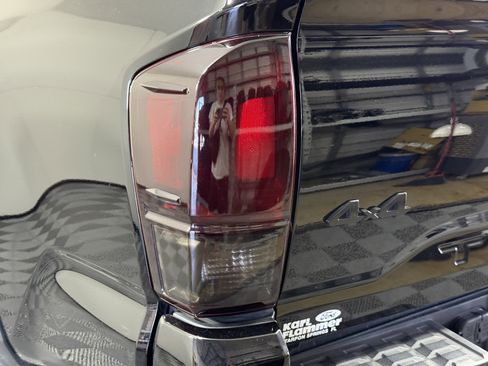 Used 2016 Toyota Tacoma TRD Off-Road w/ Towing Package image 8