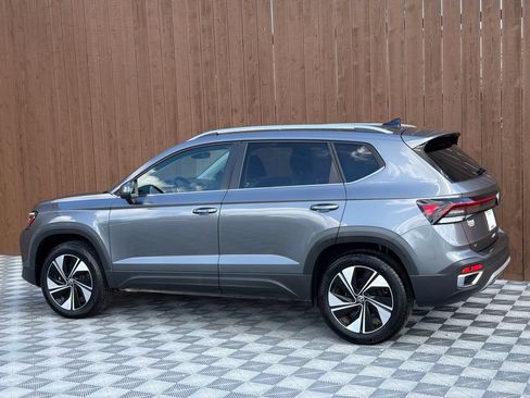 Used 2025 Volkswagen Taos SE AWD/4WD image 15