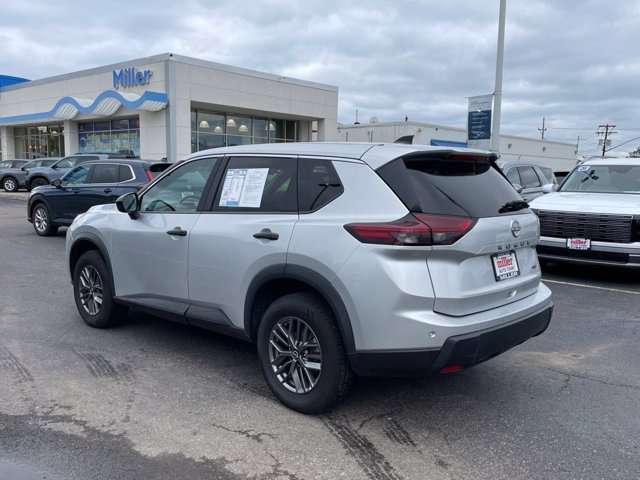 Used 2024 Nissan Rogue S AWD/4WD image 4