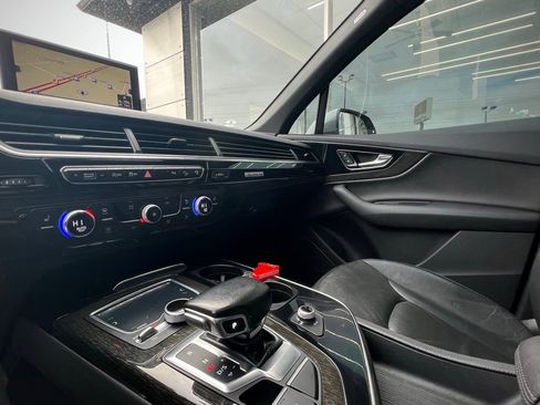 Used 2017 Audi Q7 3.0T Premium image 16