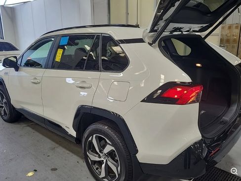 Used 2021 Toyota RAV4 SE w/ Weather & Moonroof Package AWD/4WD image 2