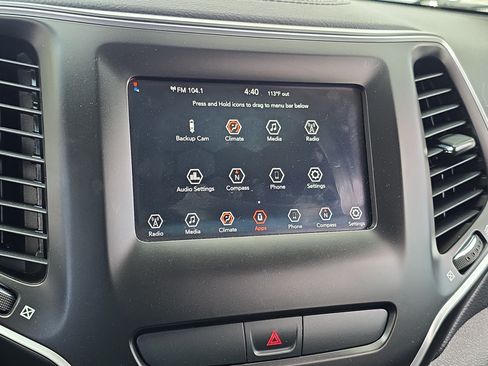 Used 2019 Jeep Cherokee Latitude w/ Popular Appearance Group AWD/4WD image 18
