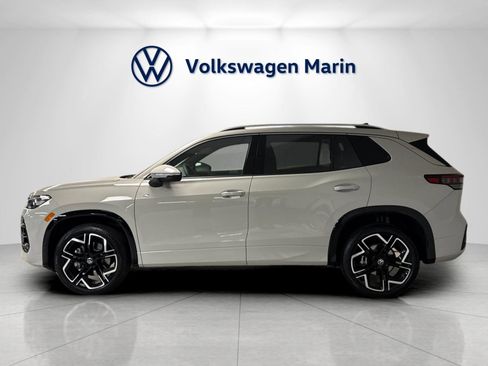 New 2026 Volkswagen Tiguan SEL R-Line image 2