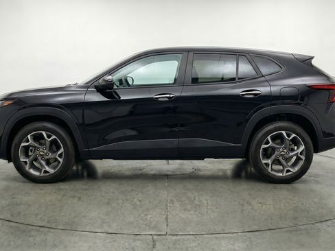 Used 2025 Chevrolet Trax LT FWD image 5