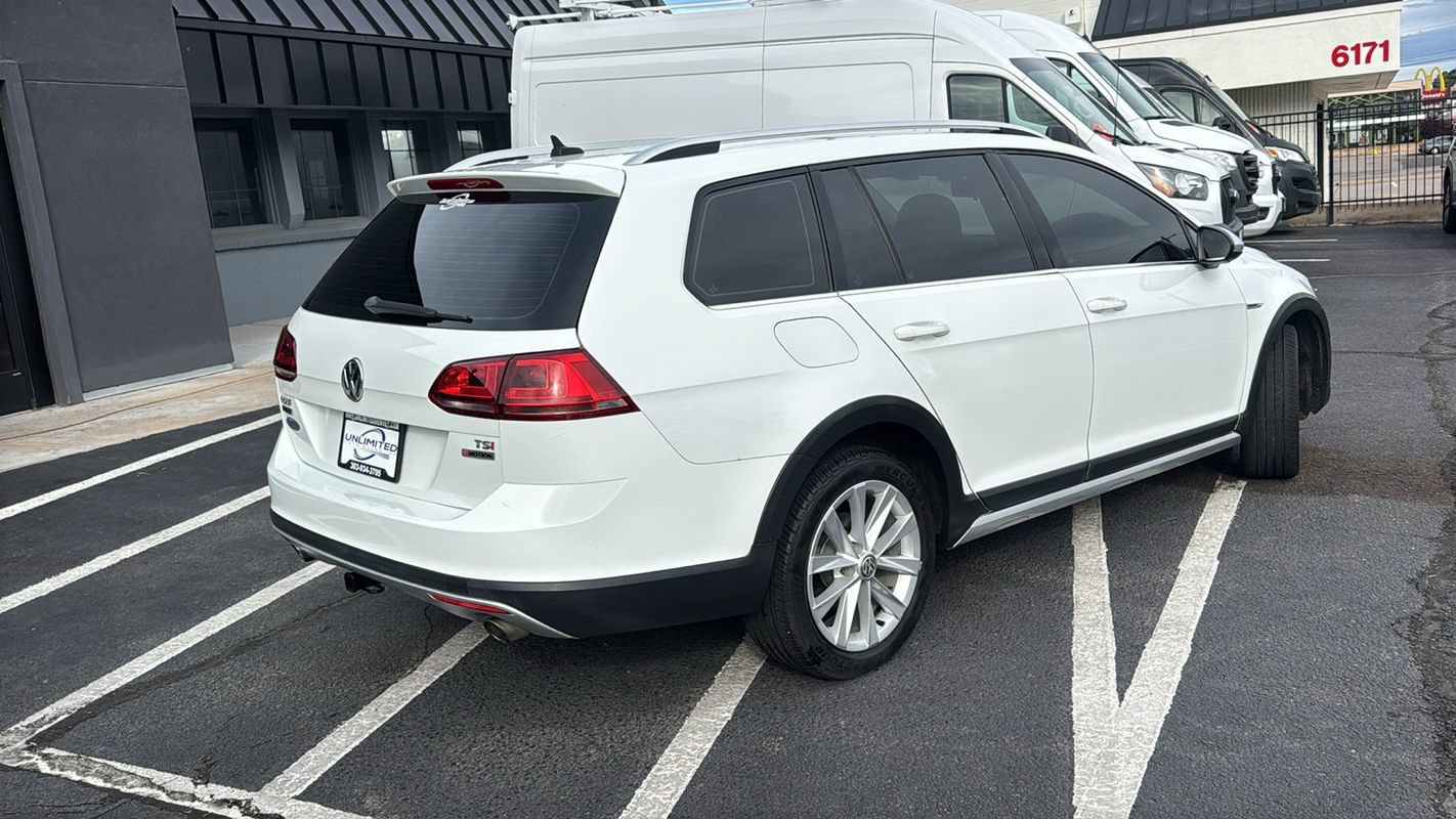 Used 2017 Volkswagen Golf Alltrack SE AWD/4WD image 3