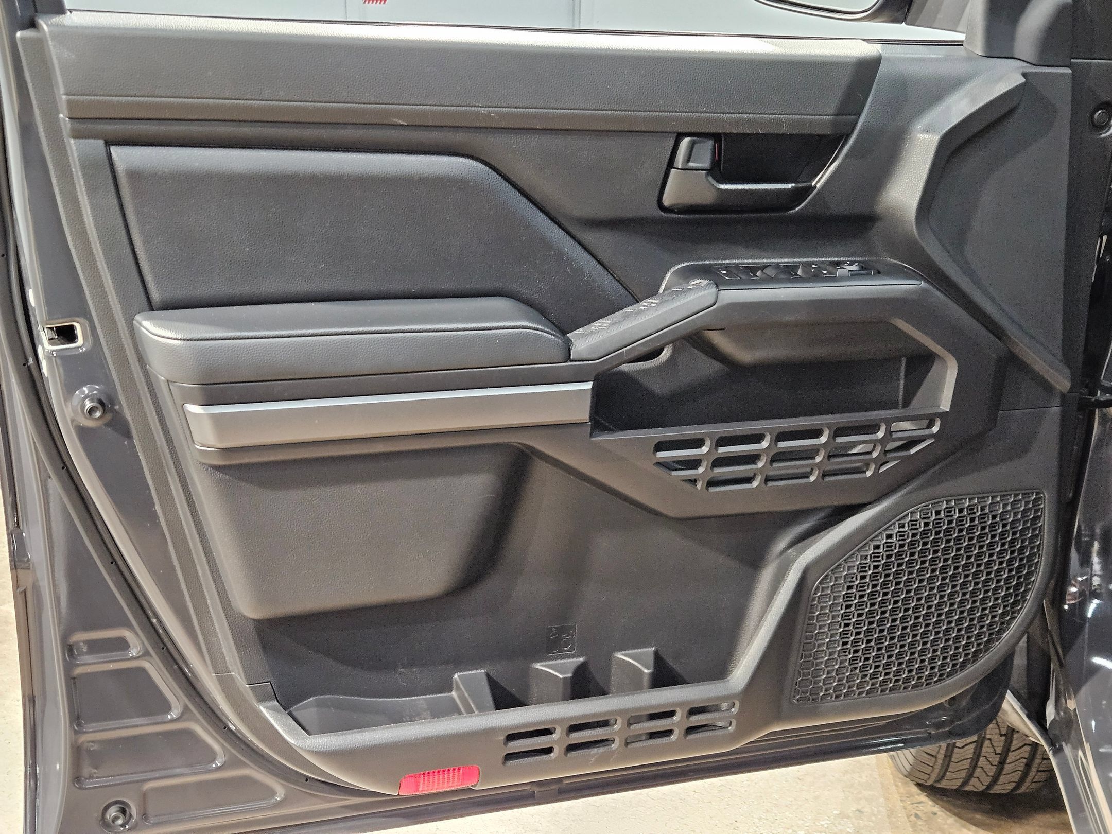 Certified 2025 Toyota Tacoma SR5 AWD/4WD image 20