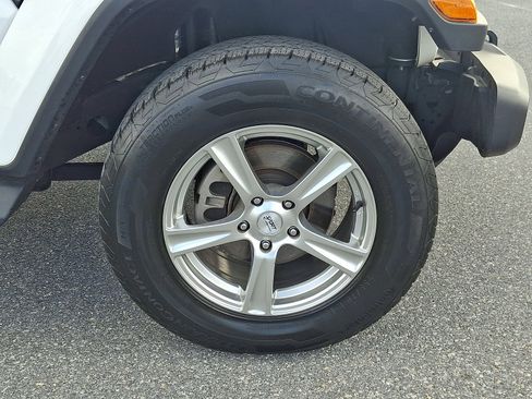 Used 2021 Jeep Wrangler Unlimited Sahara image 8