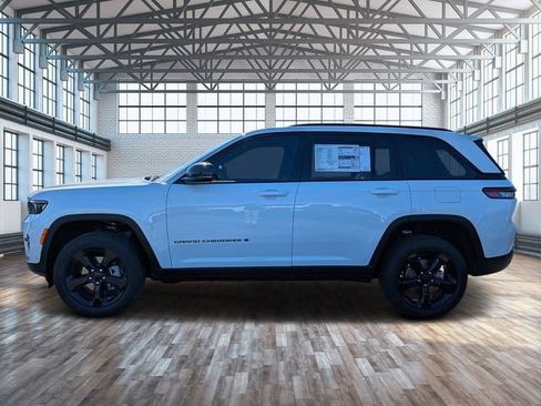 New 2025 Jeep Grand Cherokee Limited w/ Luxury Tech Group II RWD image 7
