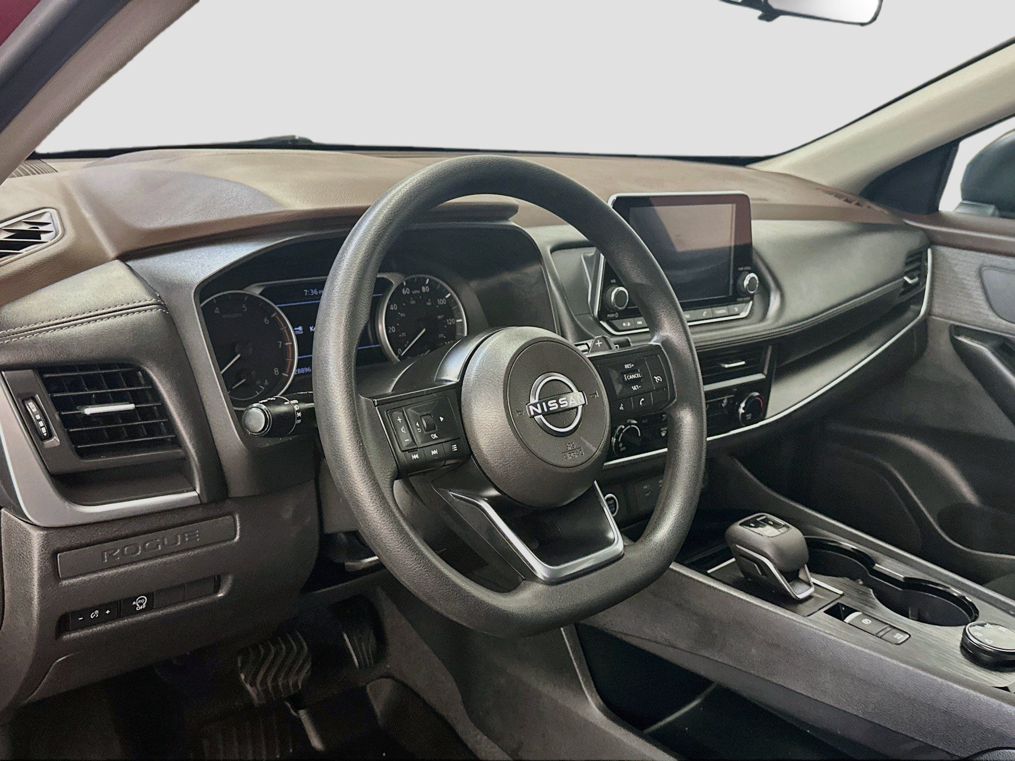 Used 2023 Nissan Rogue S AWD/4WD image 18