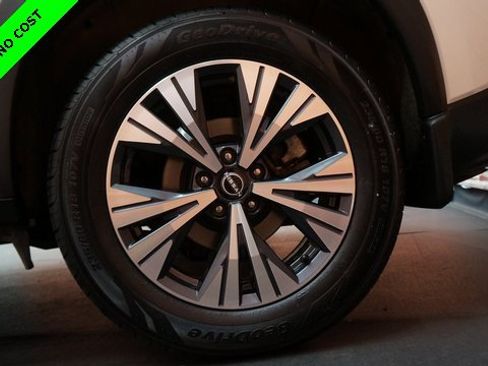 Used 2022 Nissan Rogue SV w/ SV Premium Package image 79