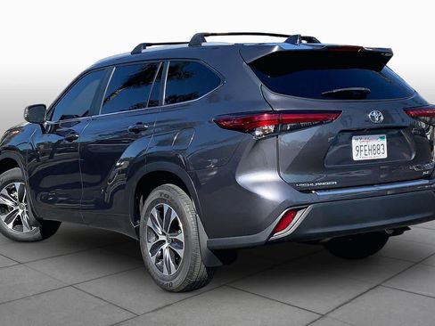 Used 2023 Toyota Highlander XLE FWD image 11