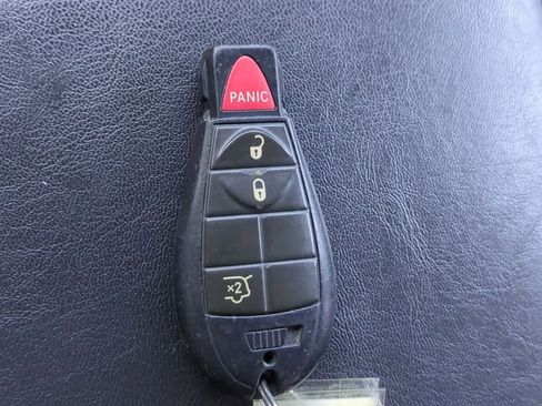 Used 2010 Jeep Grand Cherokee Laredo image 31