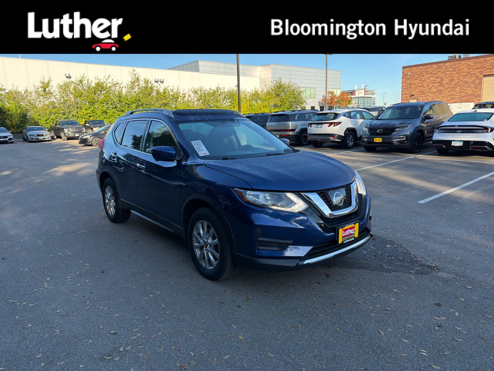 Used 2017 Nissan Rogue SV w/ Sun & Sound Touring Package AWD/4WD image 1
