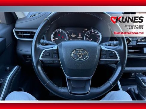 Used 2023 Toyota Highlander LE image 26