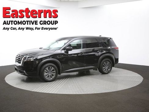 Used 2024 Nissan Pathfinder S image 58