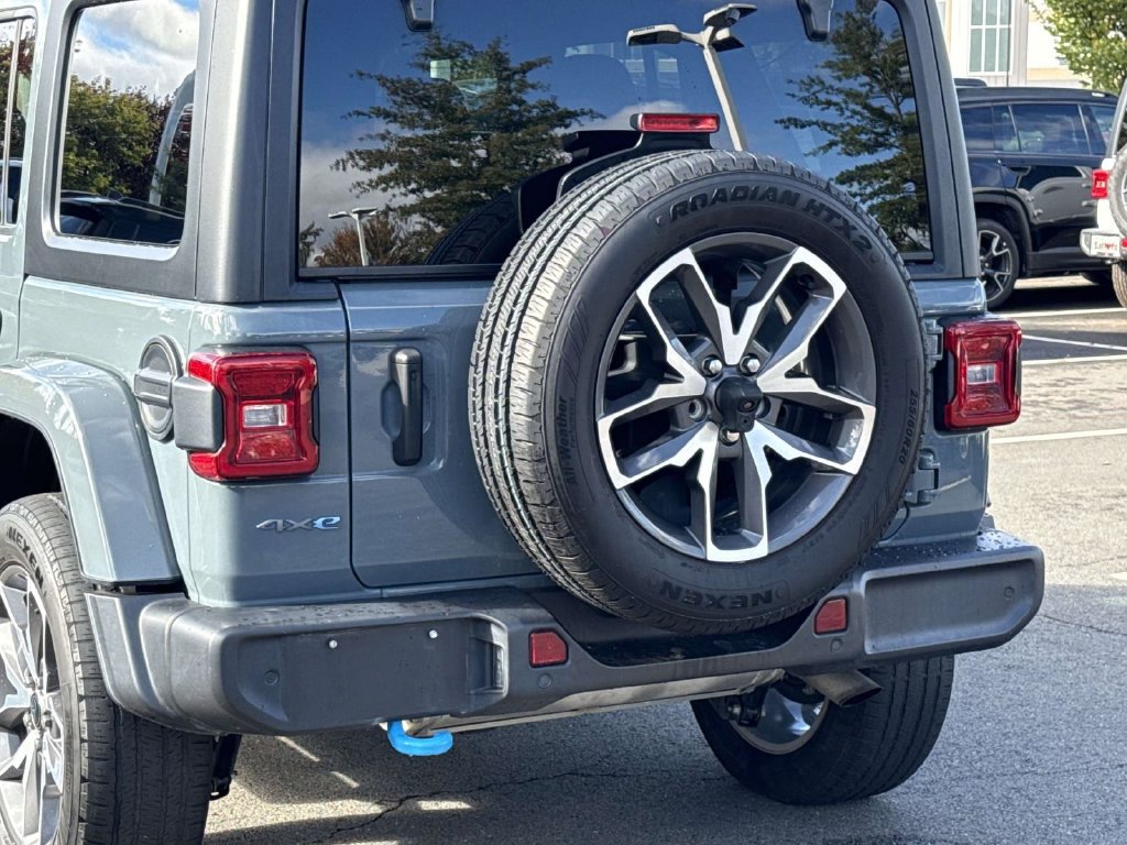 Used 2024 Jeep Wrangler Unlimited w/ Convenience Group AWD/4WD image 10