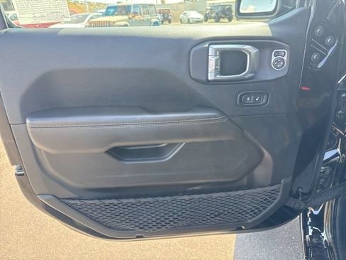 Used 2022 Jeep Wrangler Unlimited Sahara AWD/4WD image 11