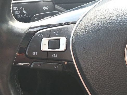 Used 2015 Volkswagen Golf S FWD image 35